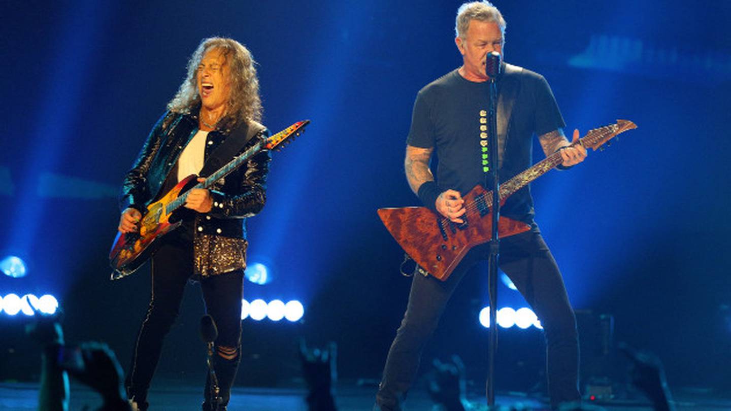 James Hetfield, Kirk Hammett shred national anthem during SF Giants