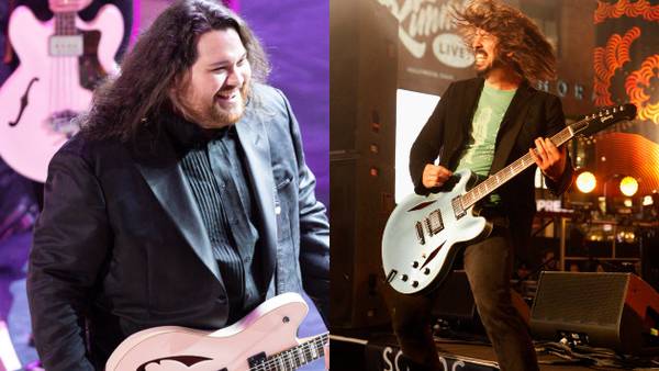 Dave Grohl pretends to shred "Eruption" with help from Wolfgang Van Halen