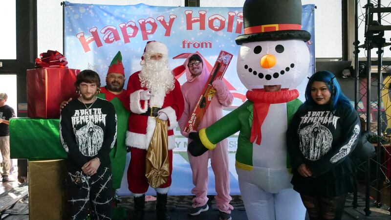 Download your raw, unedited FREE Christmas Photos here!