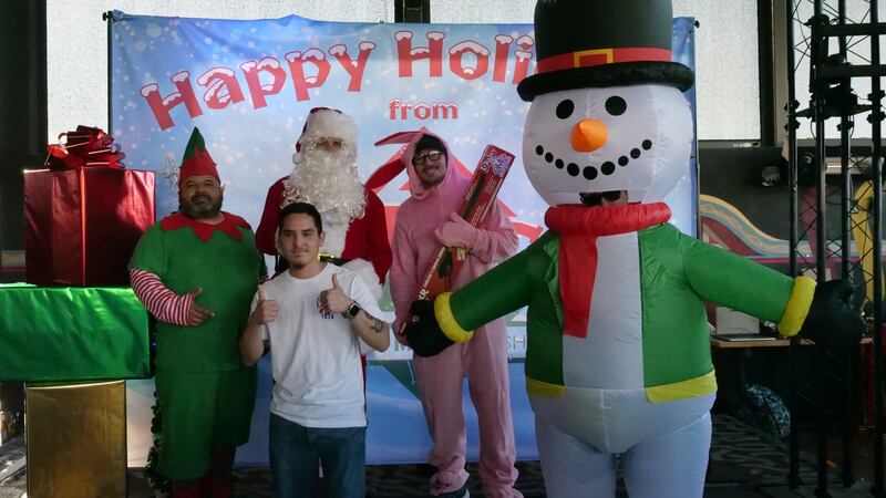 Download your raw, unedited FREE Christmas Photos here!