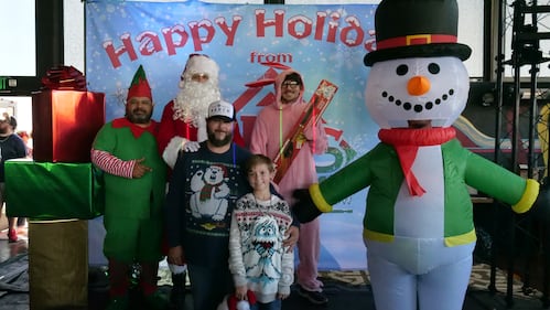 Download your raw, unedited FREE Christmas Photos here!