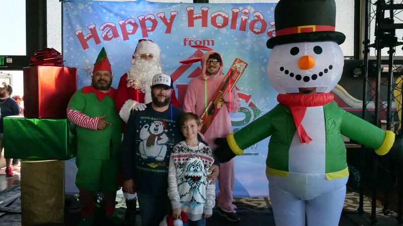 Download your raw, unedited FREE Christmas Photos here!