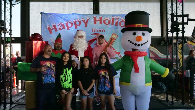 Download your raw, unedited FREE Christmas Photos here!