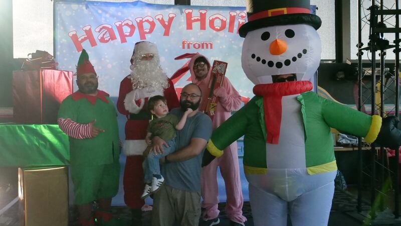 Download your raw, unedited FREE Christmas Photos here!