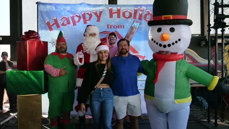 Download your raw, unedited FREE Christmas Photos here!