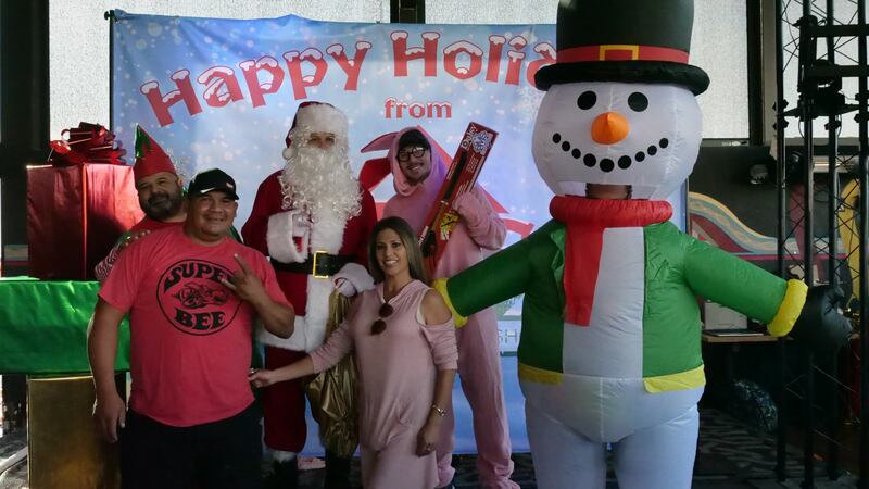 Download your raw, unedited FREE Christmas Photos here!