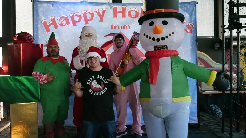 Download your raw, unedited FREE Christmas Photos here!