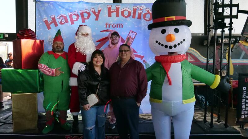 Download your raw, unedited FREE Christmas Photos here!