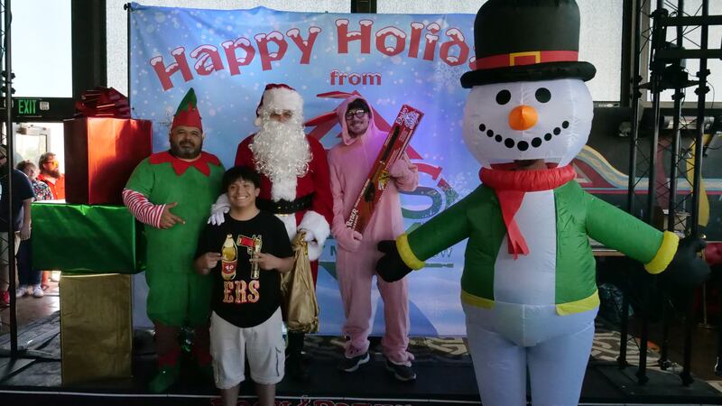 Download your raw, unedited FREE Christmas Photos here!