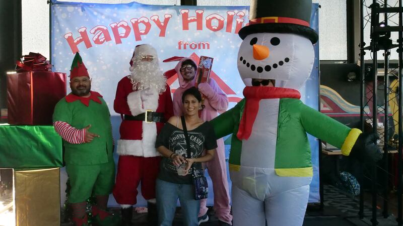 Download your raw, unedited FREE Christmas Photos here!