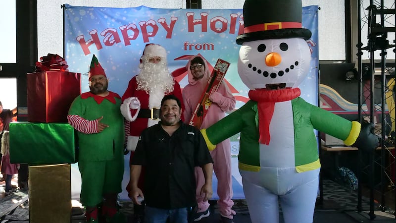 Download your raw, unedited FREE Christmas Photos here!