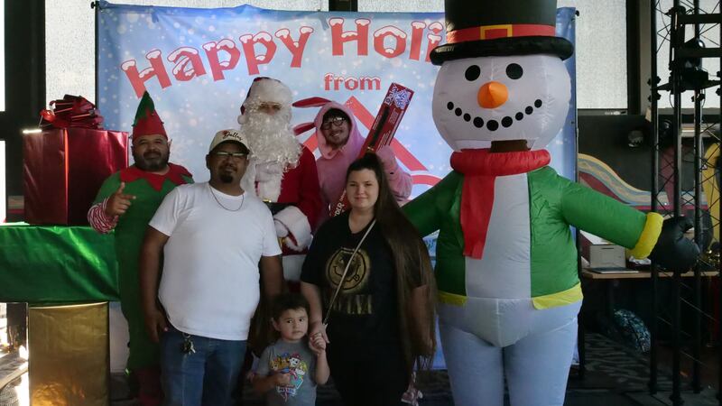 Download your raw, unedited FREE Christmas Photos here!