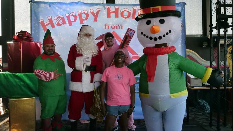 Download your raw, unedited FREE Christmas Photos here!