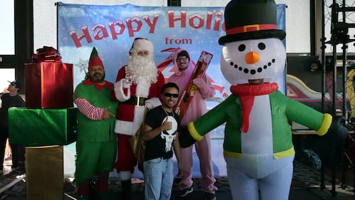 Download your raw, unedited FREE Christmas Photos here!