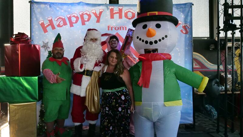 Download your raw, unedited FREE Christmas Photos here!