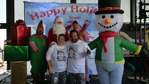 Download your raw, unedited FREE Christmas Photos here!