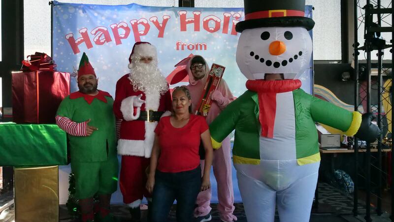 Download your raw, unedited FREE Christmas Photos here!