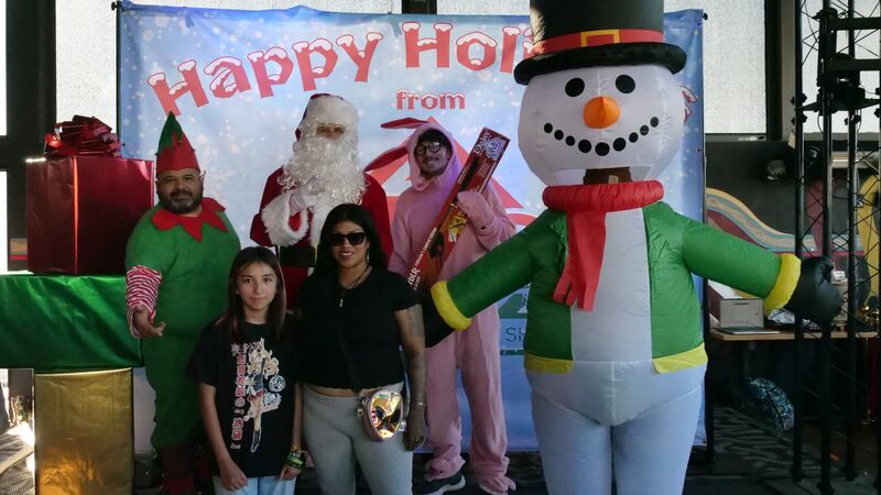 Download your raw, unedited FREE Christmas Photos here!