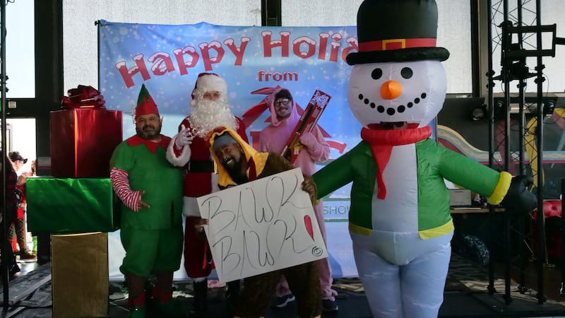 Download your raw, unedited FREE Christmas Photos here!