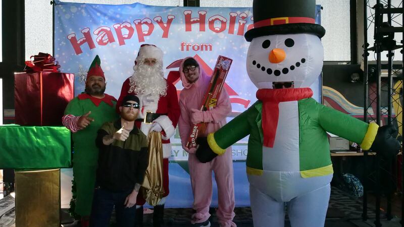 Download your raw, unedited FREE Christmas Photos here!