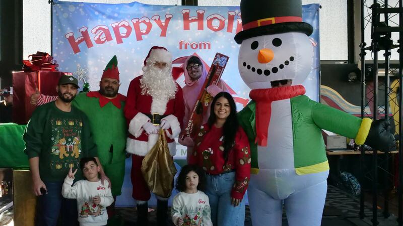 Download your raw, unedited FREE Christmas Photos here!