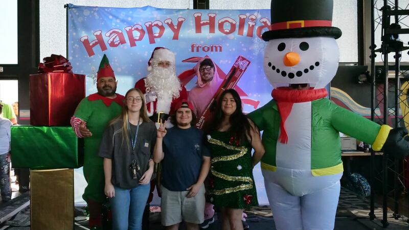 Download your raw, unedited FREE Christmas Photos here!