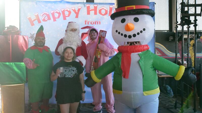 Download your raw, unedited FREE Christmas Photos here!