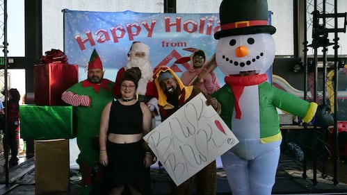 Download your raw, unedited FREE Christmas Photos here!