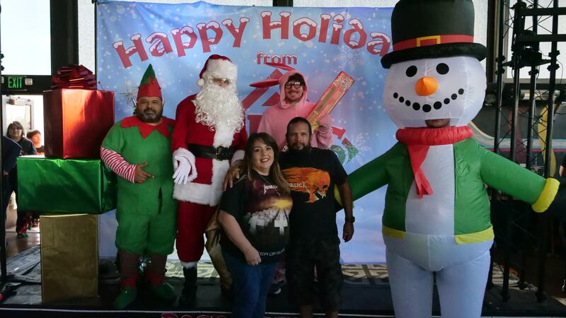 Download your raw, unedited FREE Christmas Photos here!