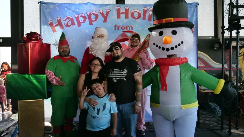 Download your raw, unedited FREE Christmas Photos here!