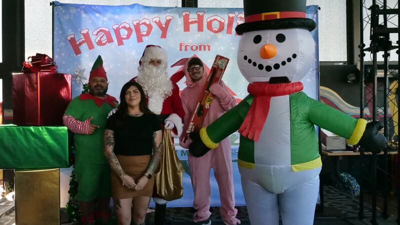 Download your raw, unedited FREE Christmas Photos here!