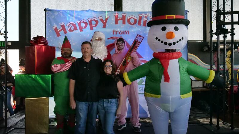 Download your raw, unedited FREE Christmas Photos here!