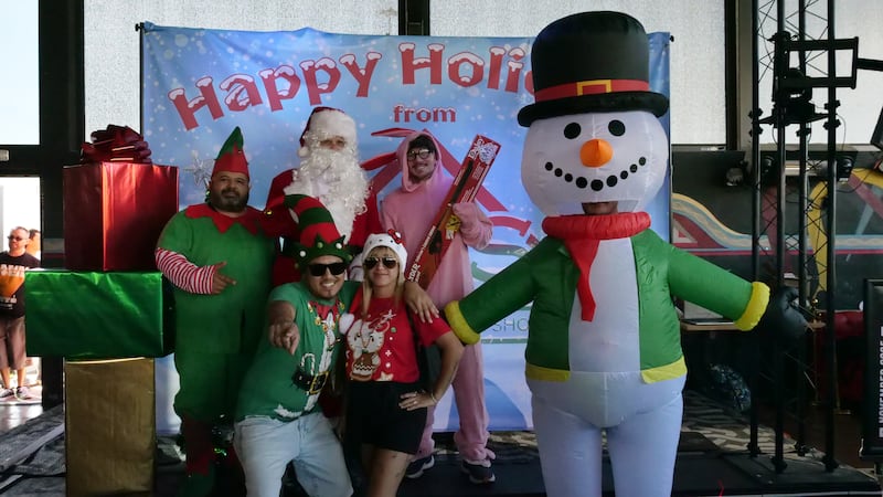 Download your raw, unedited FREE Christmas Photos here!