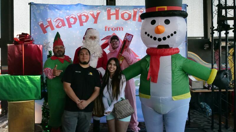 Download your raw, unedited FREE Christmas Photos here!