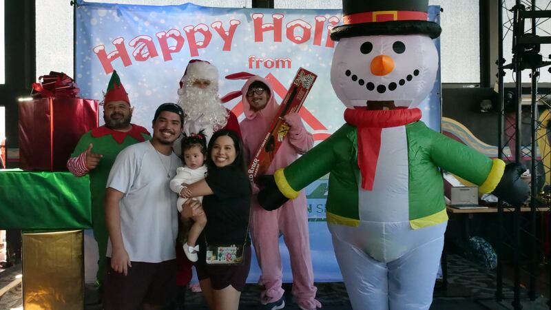 Download your raw, unedited FREE Christmas Photos here!