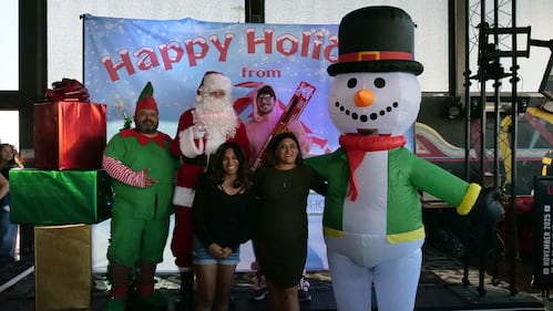 Download your raw, unedited FREE Christmas Photos here!