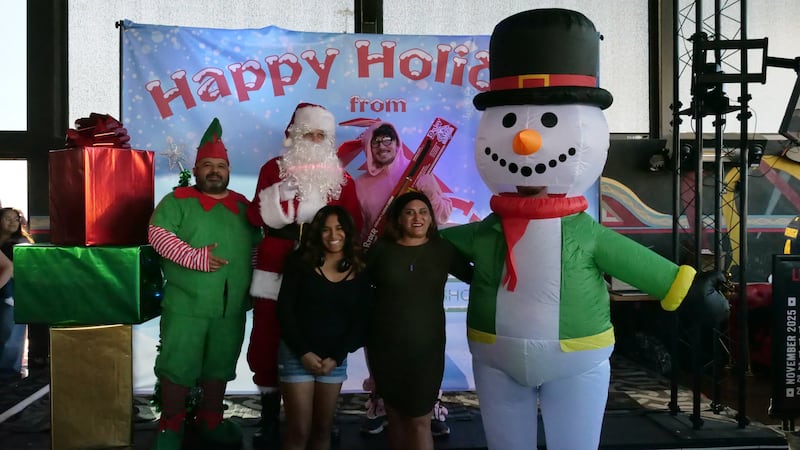 Download your raw, unedited FREE Christmas Photos here!