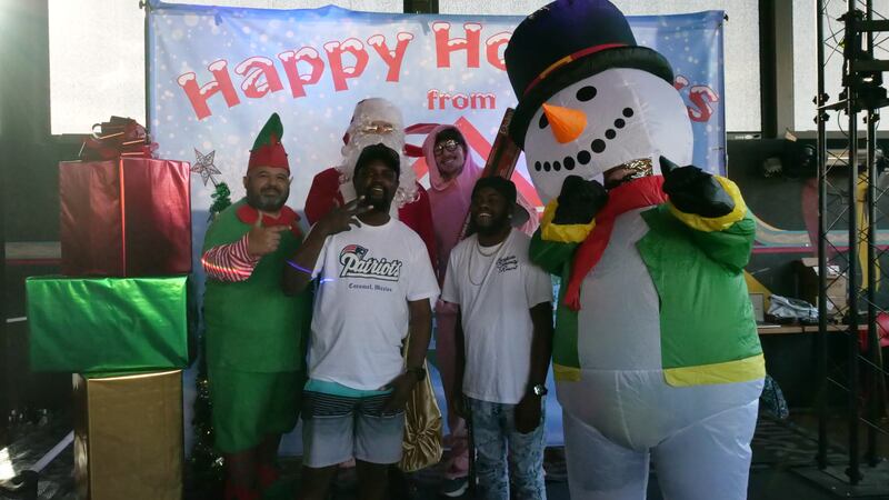 Download your raw, unedited FREE Christmas Photos here!