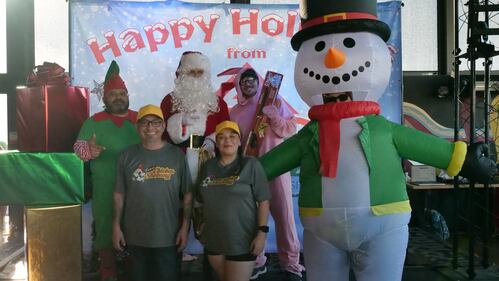 Download your raw, unedited FREE Christmas Photos here!