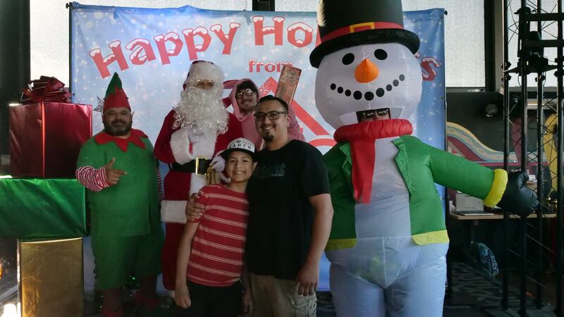 Download your raw, unedited FREE Christmas Photos here!