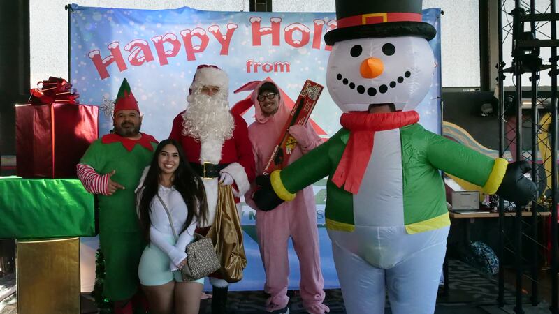 Download your raw, unedited FREE Christmas Photos here!