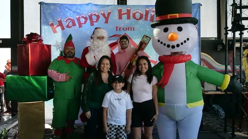 Download your raw, unedited FREE Christmas Photos here!