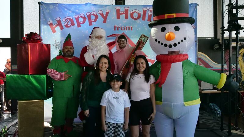 Download your raw, unedited FREE Christmas Photos here!