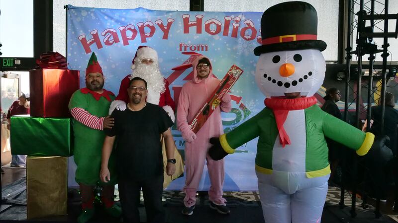 Download your raw, unedited FREE Christmas Photos here!