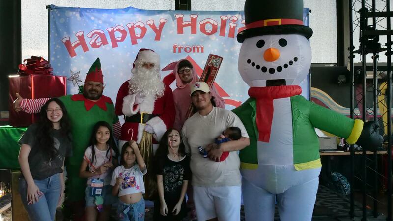 Download your raw, unedited FREE Christmas Photos here!