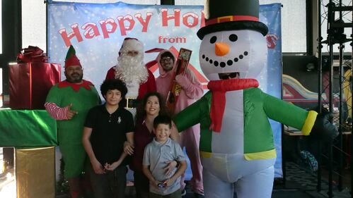 Download your raw, unedited FREE Christmas Photos here!