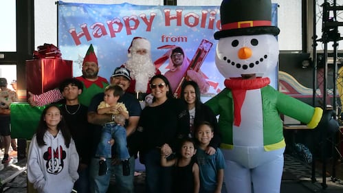 Download your raw, unedited FREE Christmas Photos here!