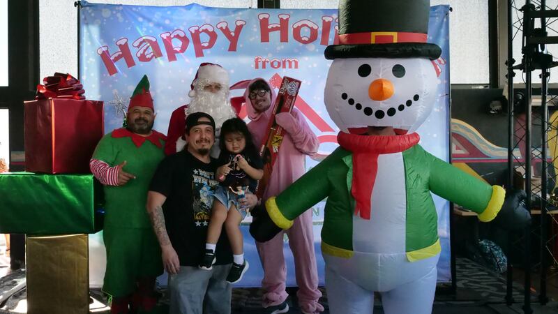 Download your raw, unedited FREE Christmas Photos here!