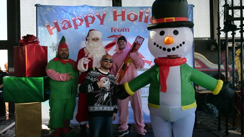 Download your raw, unedited FREE Christmas Photos here!