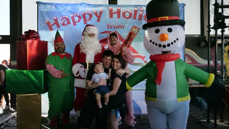 Download your raw, unedited FREE Christmas Photos here!